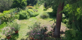 Maison Anne face to park in Vernon Giverny